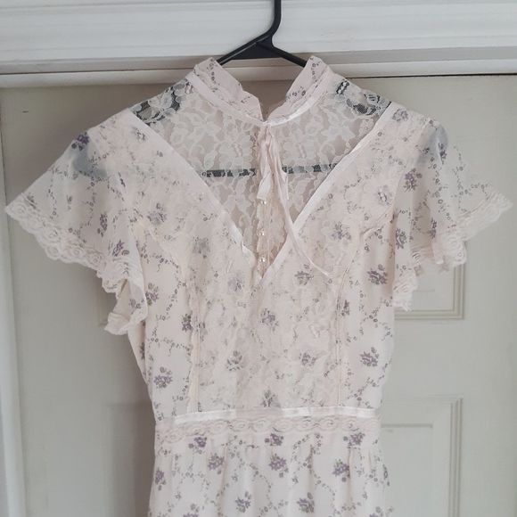 Vintage 1970's Cream and purple Floral Print Maxi Dress, High Neck Lace Floral - Picture 7 of 12